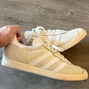 Adidas GAZELLE Sneakers in Cream/Off White